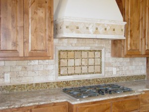 Travertine backsplash with accents